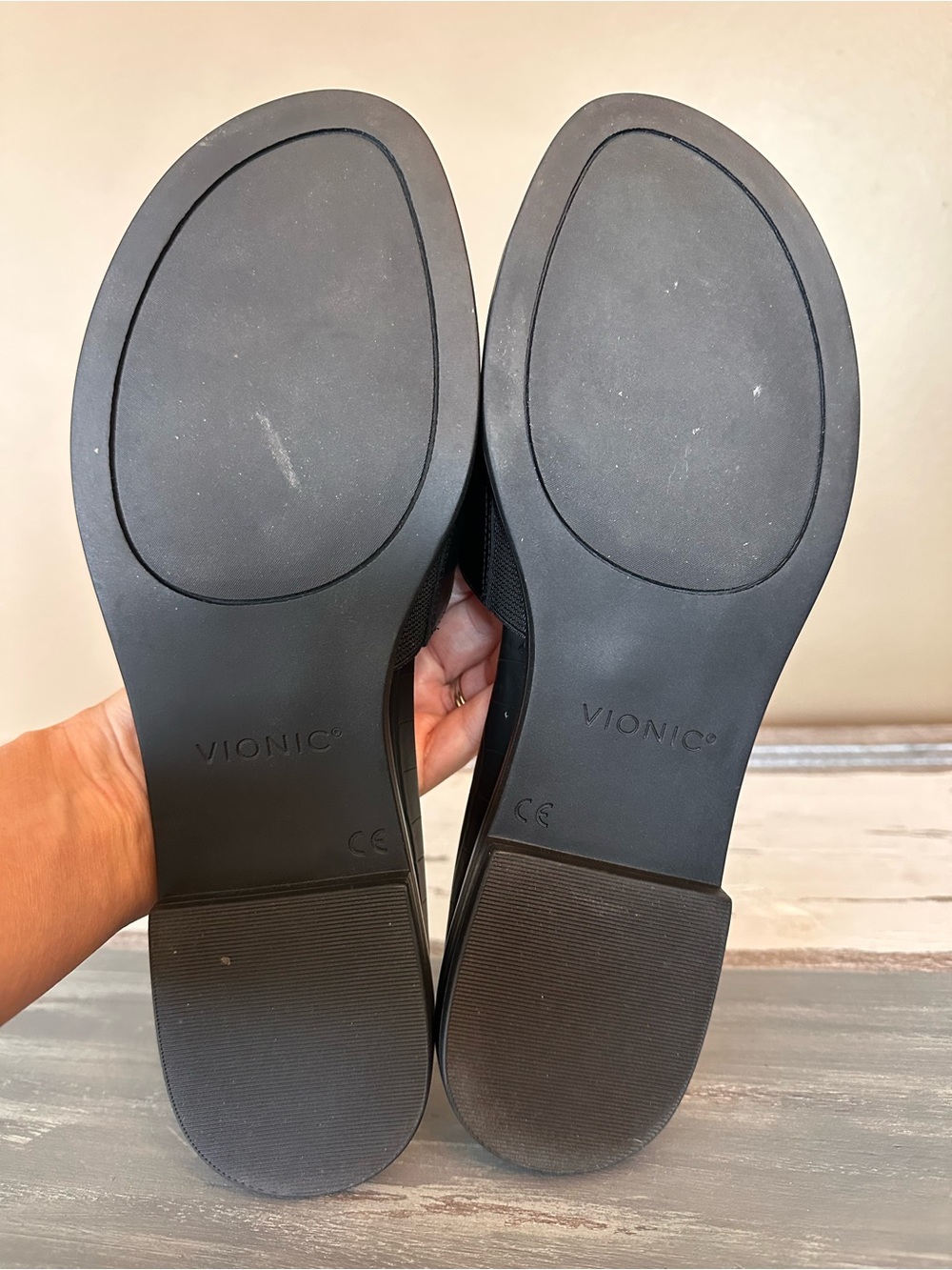 🖤 Vionic Black Leather Slip-On Slide Sandals – Women’s Size 8 - Picture 6 of 6